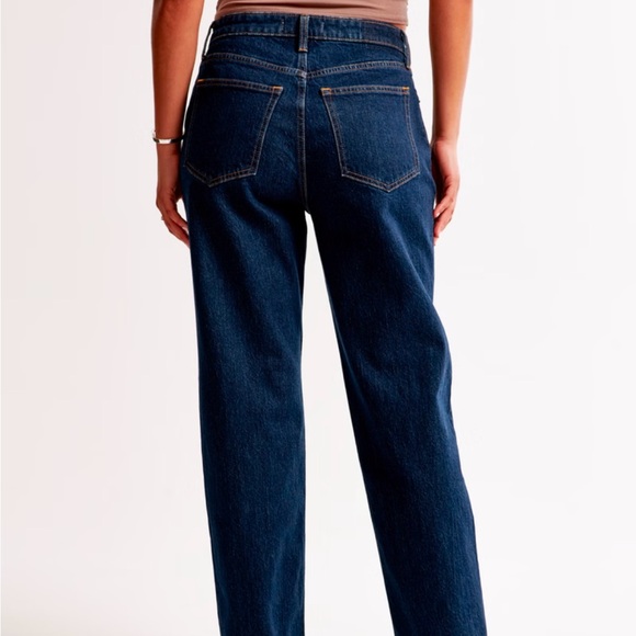 NWOT Abercrombie & Fitch Curve Love High Rise Vintage Straight Jean - Picture 3 of 8